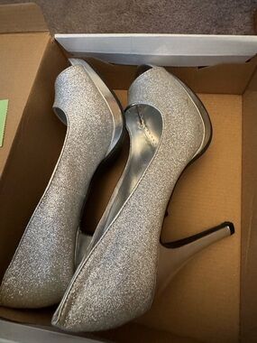 Rampage Silver Glitter Peep-Toe Platform Heels barely worn.